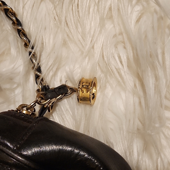 Vintage Chanel Tassel Lamb Skin Oval Camera Bag - Picture 6 of 16